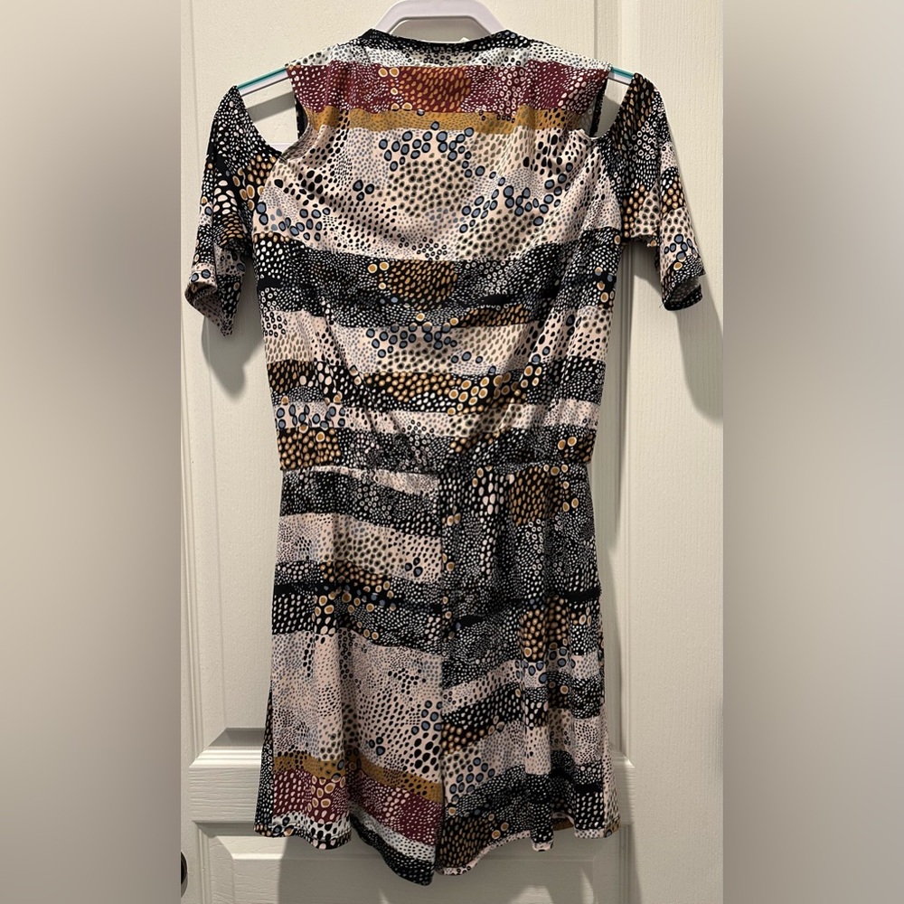 Bcbgeneration Short Sleeve Cold Shoulder Circle &… - image 6